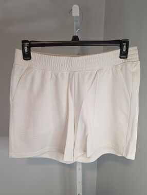 H&M Divided Everyday Pull-On Shorts / Medium